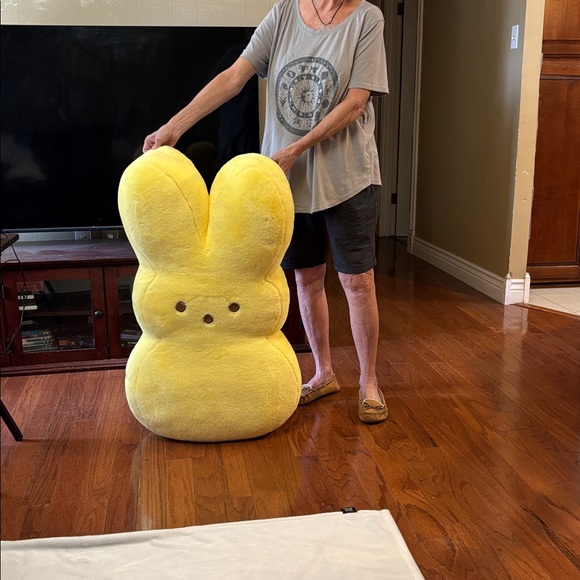 Peep Jumbo Yellow Bunny Plush 3 ft. NWOT - Picture 3 of 3